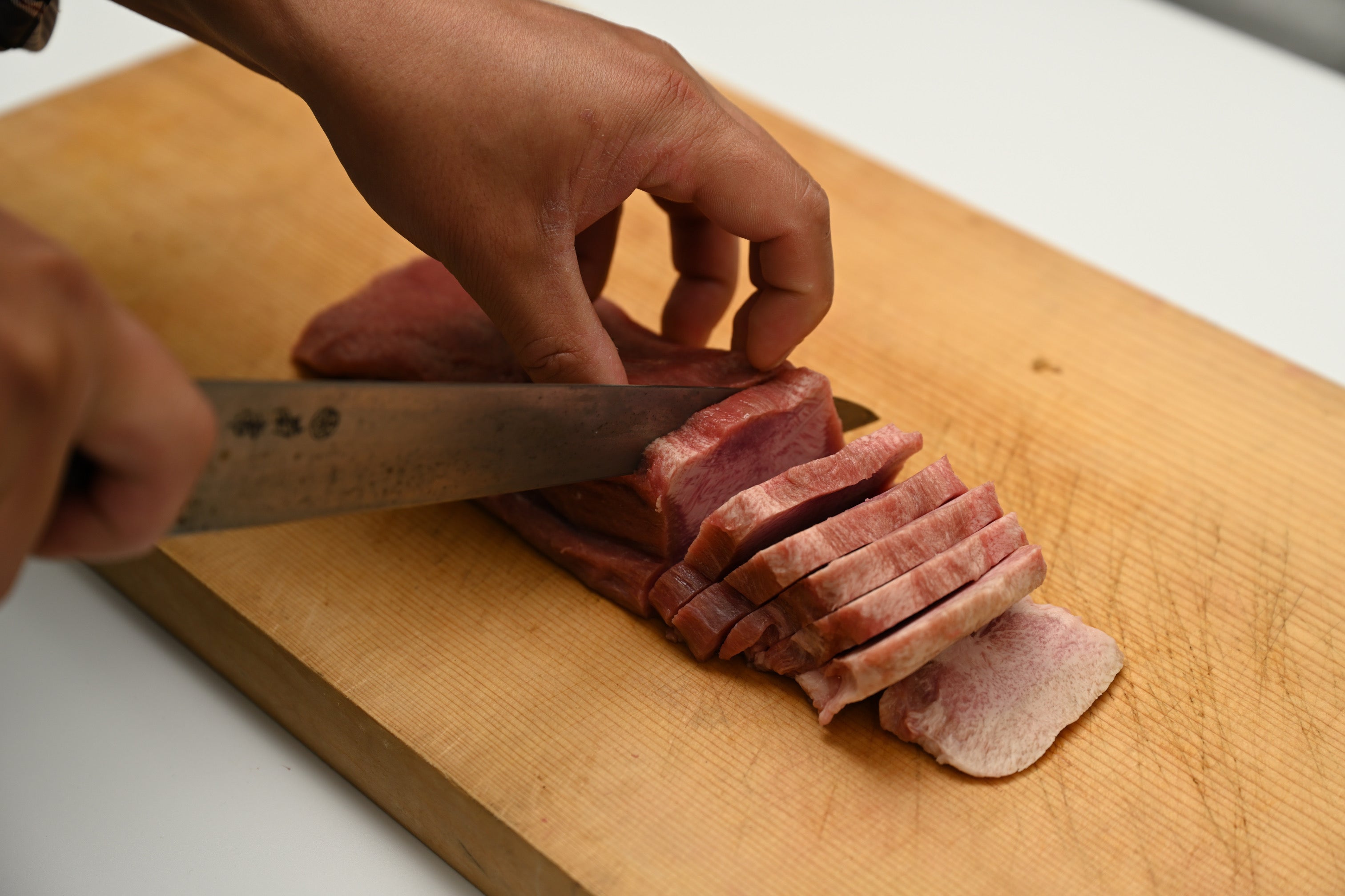 高級牛タン お取り寄せ】最高級仔牛タン通販 良質なタンを手ごろ